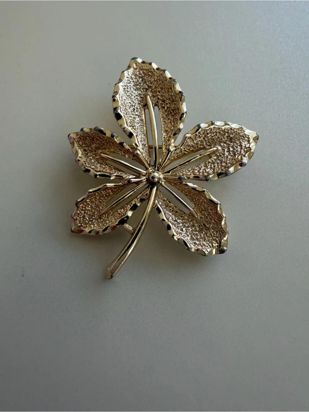 Vintage Sarah Coventry Gold Tone Ivy Leaf Brooch Elegant Women’s Accessory